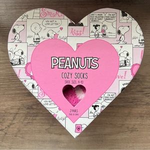 NWT Peanuts Hearts Cozy Socks - Womens shoe size 4 -10